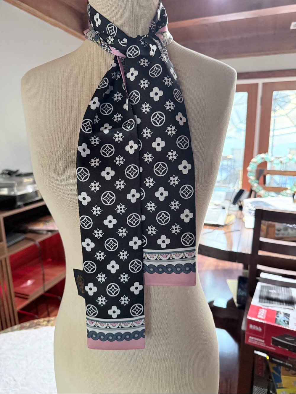 Silk Patterned Neck Scarf in Black and Pink